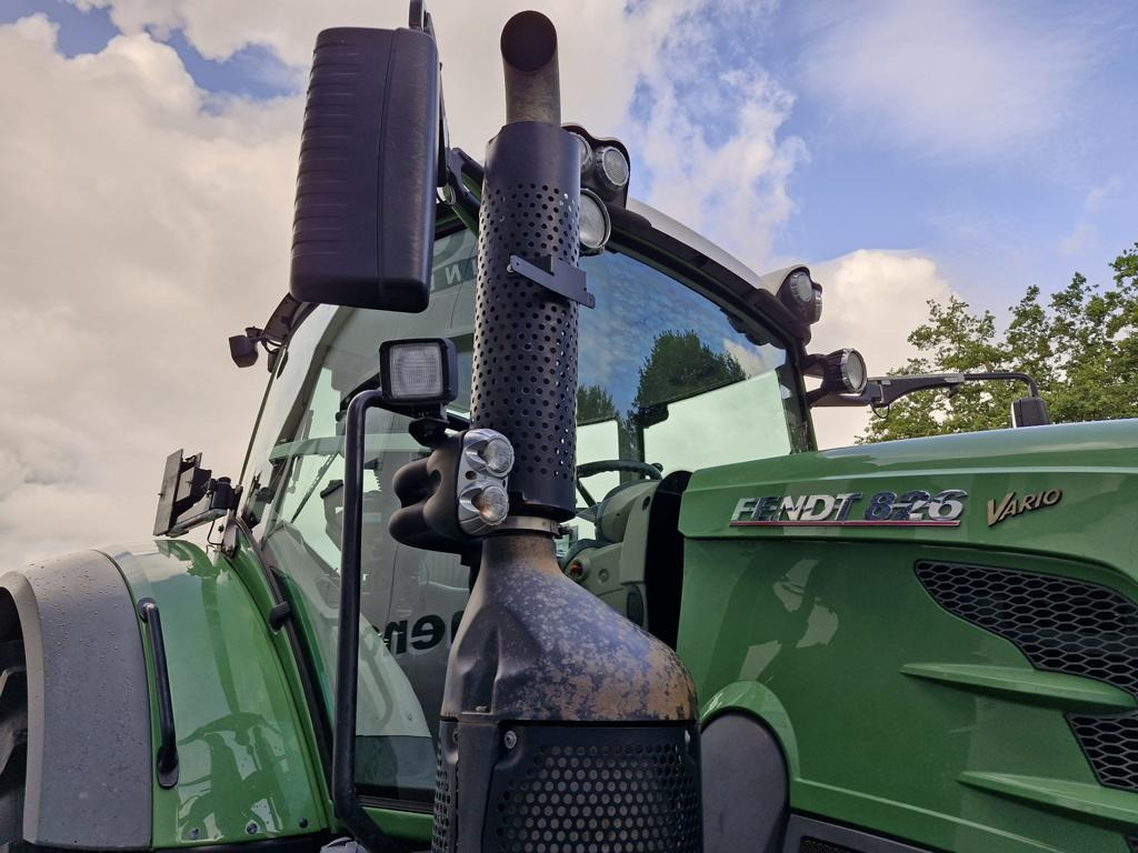 Fendt 826 VARIO PROFI PLUS - Traktor: 3 kép. Fendt 826 VARIO PROFI PLUS - Traktor: 3 kép.