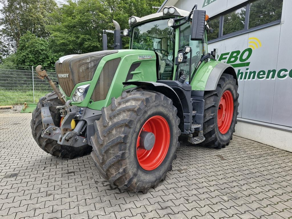 Fendt 826 VARIO PROFI PLUS - Traktor: 1 kép. Fendt 826 VARIO PROFI PLUS - Traktor: 1 kép.