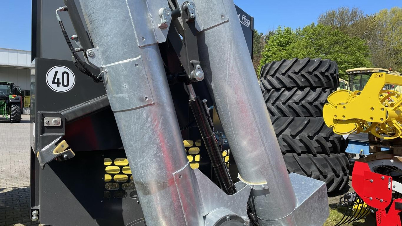 Fliegl GIGANT ASW 281 FOX - Mezőgazdasági pótkocsi: 4 kép. Fliegl GIGANT ASW 281 FOX - Mezőgazdasági pótkocsi: 4 kép.
