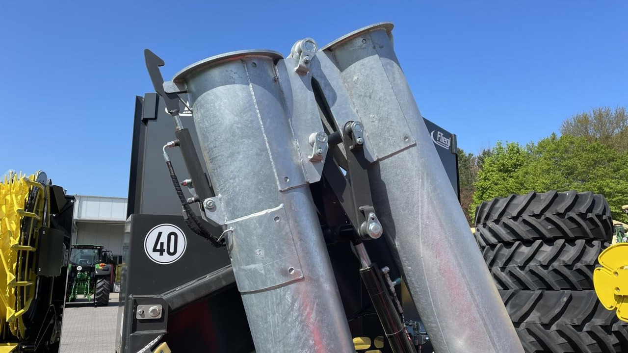 Fliegl GIGANT ASW 281 FOX - Mezőgazdasági pótkocsi: 3 kép. Fliegl GIGANT ASW 281 FOX - Mezőgazdasági pótkocsi: 3 kép.