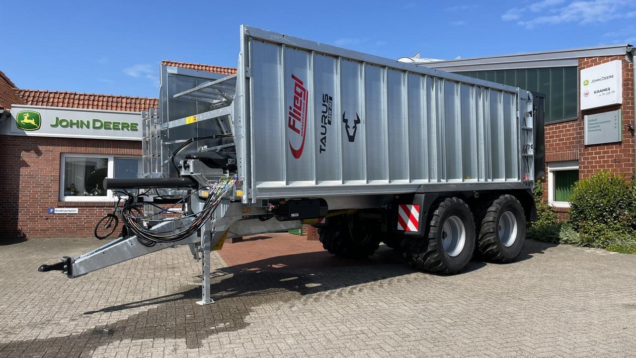 Fliegl GIGANT ASW 281 FOX - Mezőgazdasági pótkocsi: 1 kép. Fliegl GIGANT ASW 281 FOX - Mezőgazdasági pótkocsi: 1 kép.