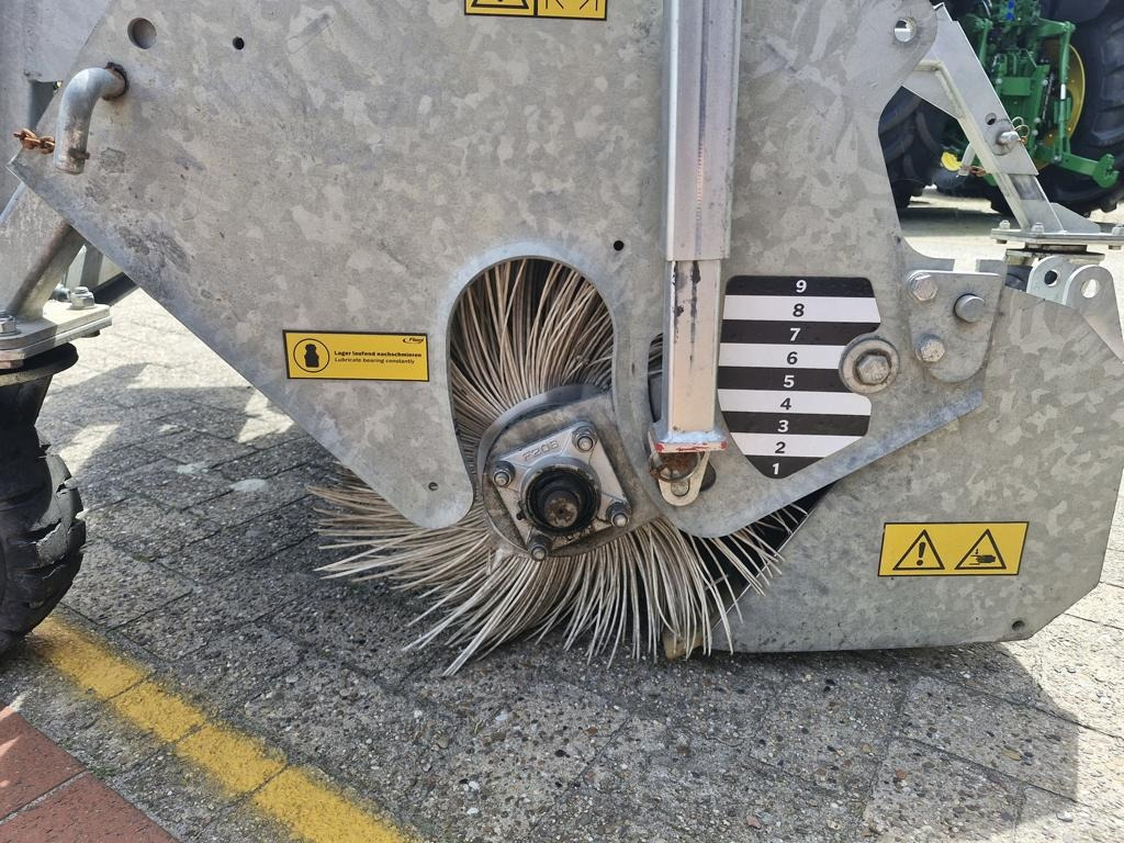 Fliegl KEH 1850 TYPE 600 - Fűkasza: 3 kép. Fliegl KEH 1850 TYPE 600 - Fűkasza: 3 kép.