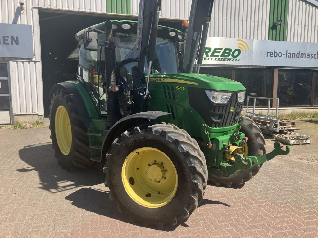 John Deere 6125R - Traktor: 1 kép. John Deere 6125R - Traktor: 1 kép.