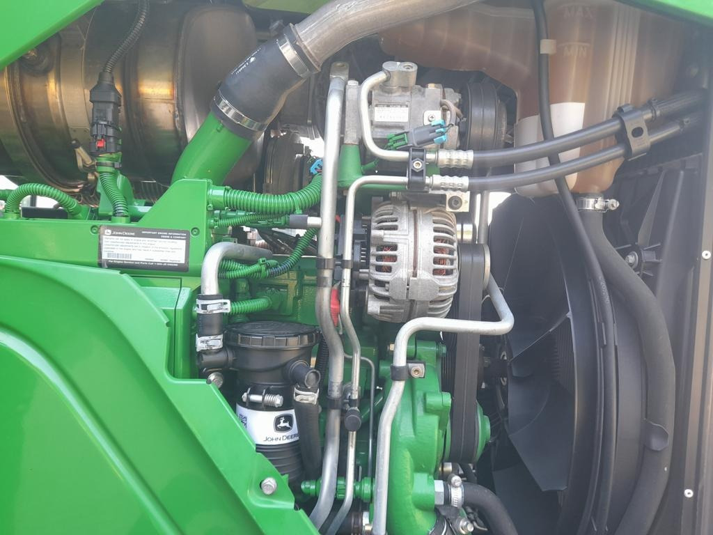 John Deere 6140R - Traktor: 2 kép. John Deere 6140R - Traktor: 2 kép.