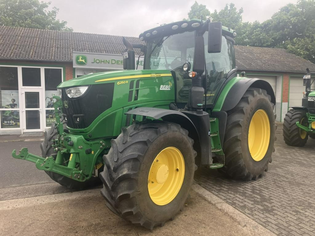 John Deere 6250 R Ultimate - Traktor: 1 kép. John Deere 6250 R Ultimate - Traktor: 1 kép.