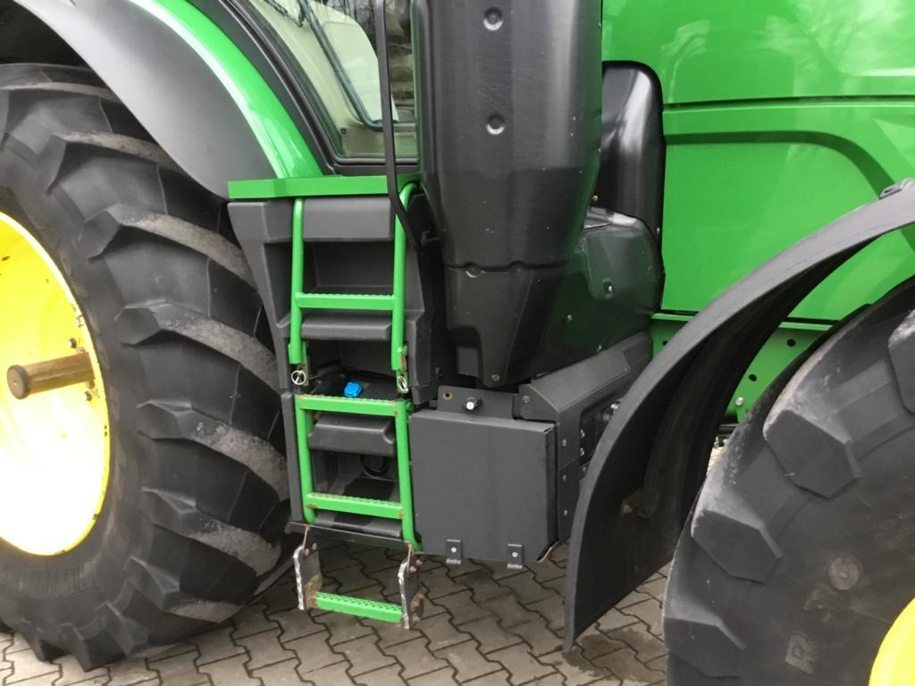 Traktor John Deere 6250R: 7 kép. Traktor John Deere 6250R: 7 kép.