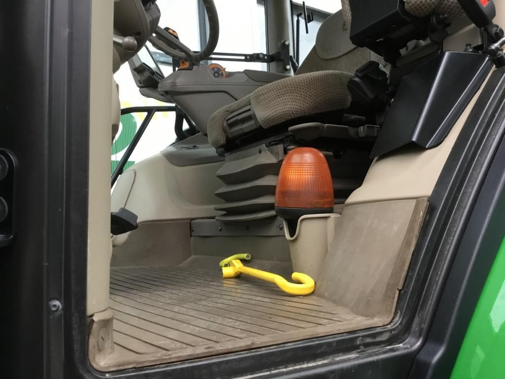 Traktor John Deere 6250R: 20 kép. Traktor John Deere 6250R: 20 kép.