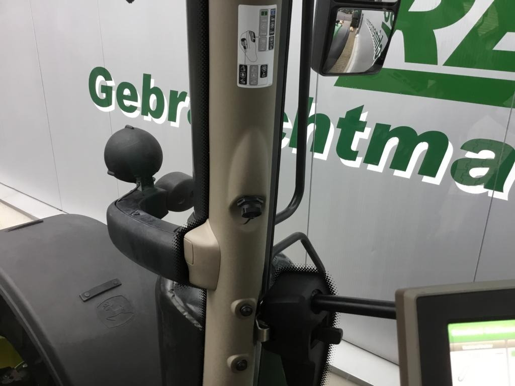 Traktor John Deere 6250R: 16 kép. Traktor John Deere 6250R: 16 kép.