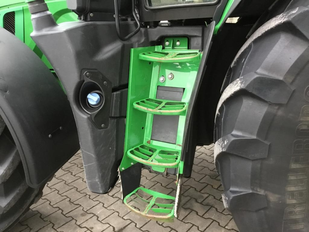 Traktor John Deere 6250R: 12 kép. Traktor John Deere 6250R: 12 kép.