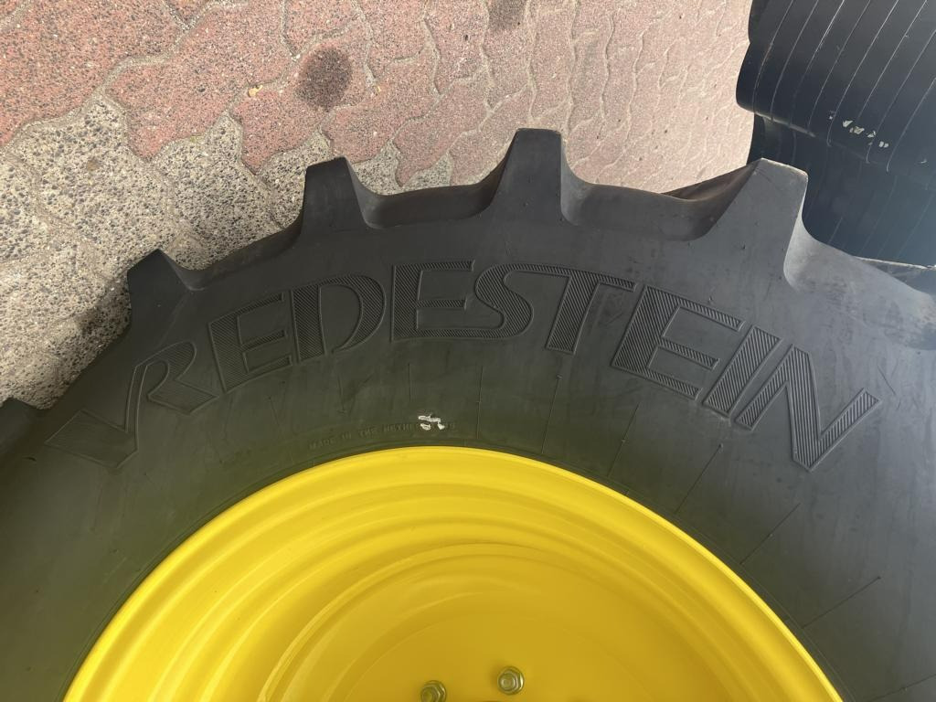 John Deere 6M250 - Traktor: 3 kép. John Deere 6M250 - Traktor: 3 kép.