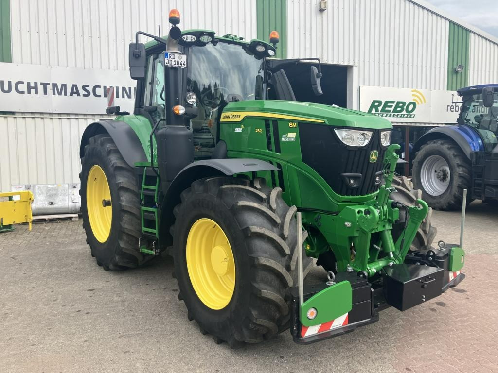 John Deere 6M250 - Traktor: 1 kép. John Deere 6M250 - Traktor: 1 kép.