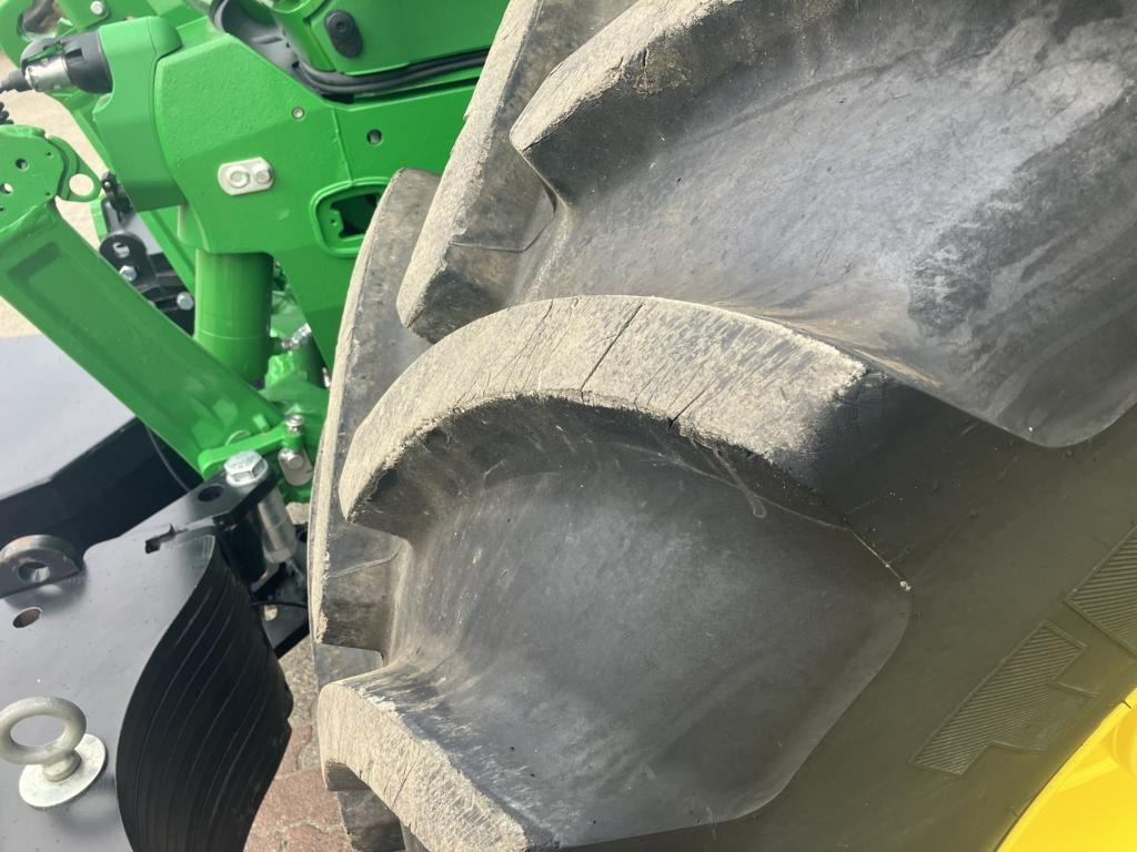 John Deere 6M250 - Traktor: 2 kép. John Deere 6M250 - Traktor: 2 kép.