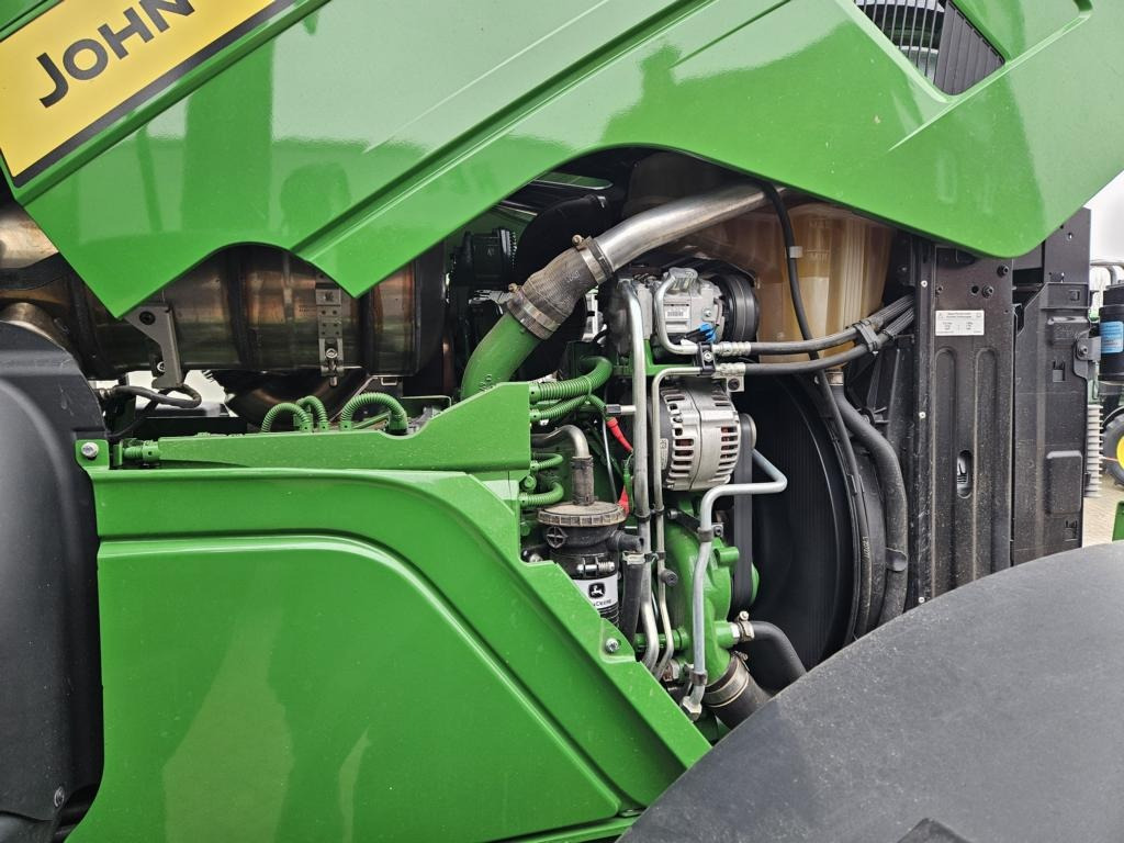 John Deere 6R155 - Traktor: 2 kép. John Deere 6R155 - Traktor: 2 kép.