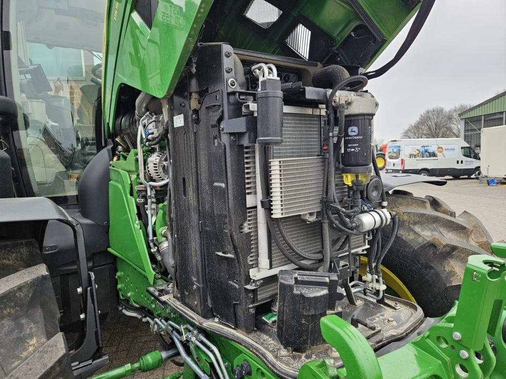 John Deere 6R155 - Traktor: 3 kép. John Deere 6R155 - Traktor: 3 kép.