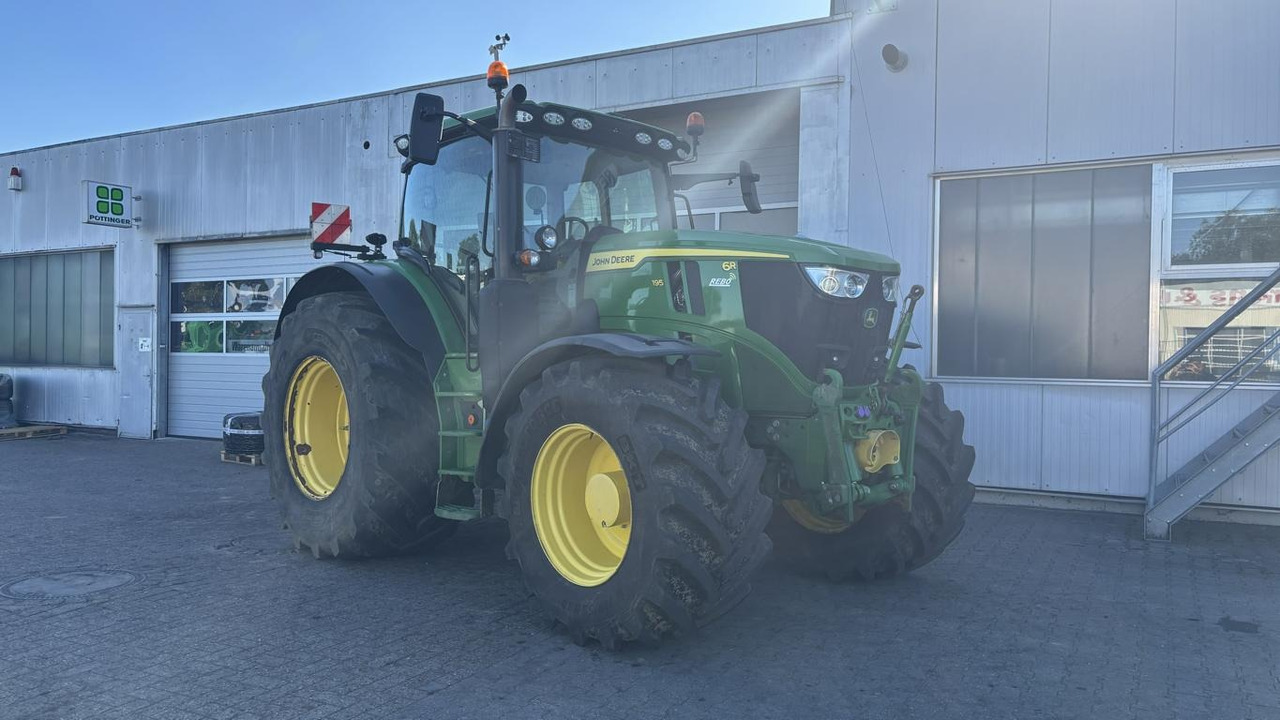 John Deere 6R195 - Traktor: 1 kép. John Deere 6R195 - Traktor: 1 kép.