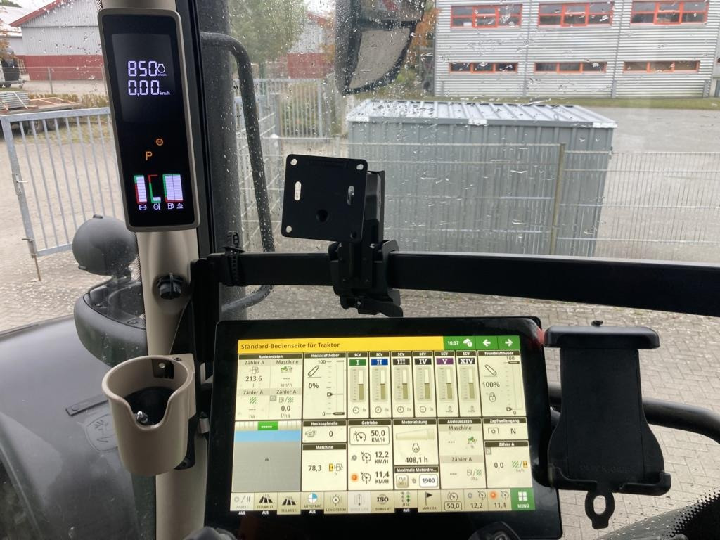 Traktor John Deere 6R250: 6 kép. Traktor John Deere 6R250: 6 kép.