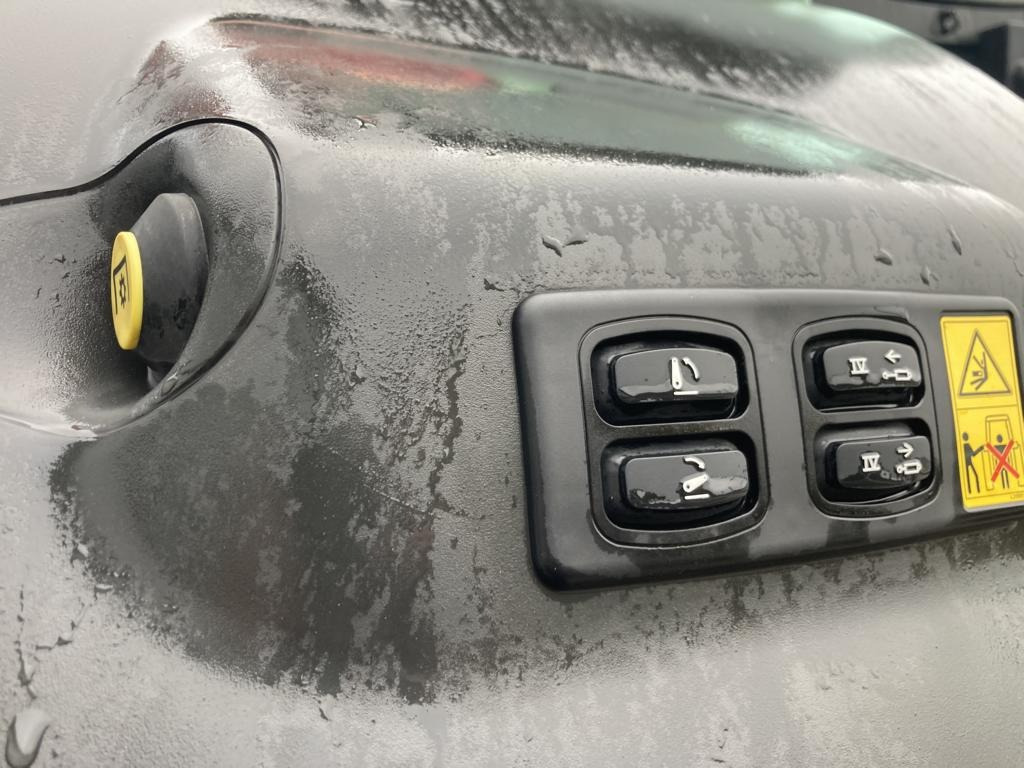 Traktor John Deere 6R250: 18 kép. Traktor John Deere 6R250: 18 kép.