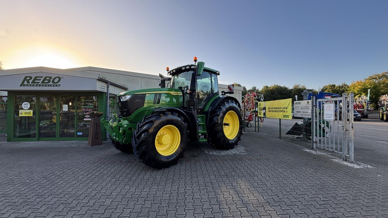 John Deere 6R250 - Traktor: 1 kép. John Deere 6R250 - Traktor: 1 kép.