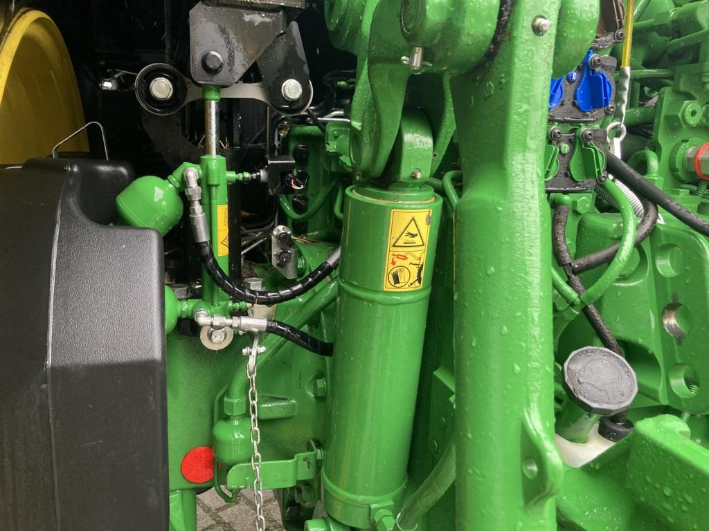 Traktor John Deere 6R250: 22 kép. Traktor John Deere 6R250: 22 kép.