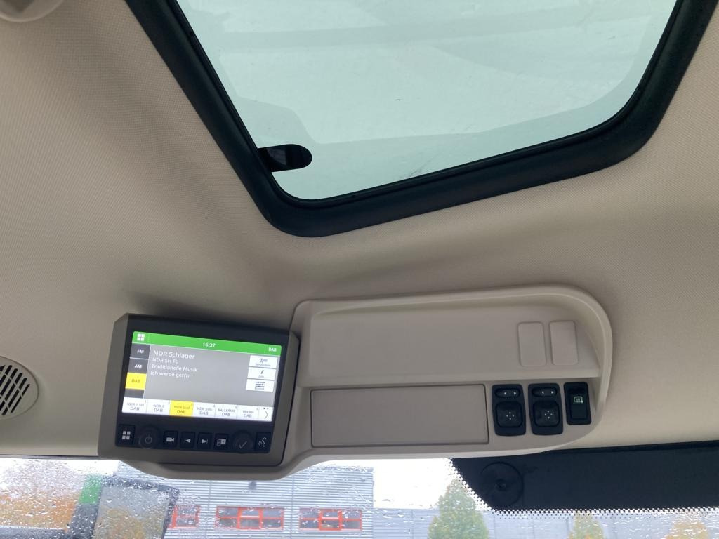 Traktor John Deere 6R250: 8 kép. Traktor John Deere 6R250: 8 kép.