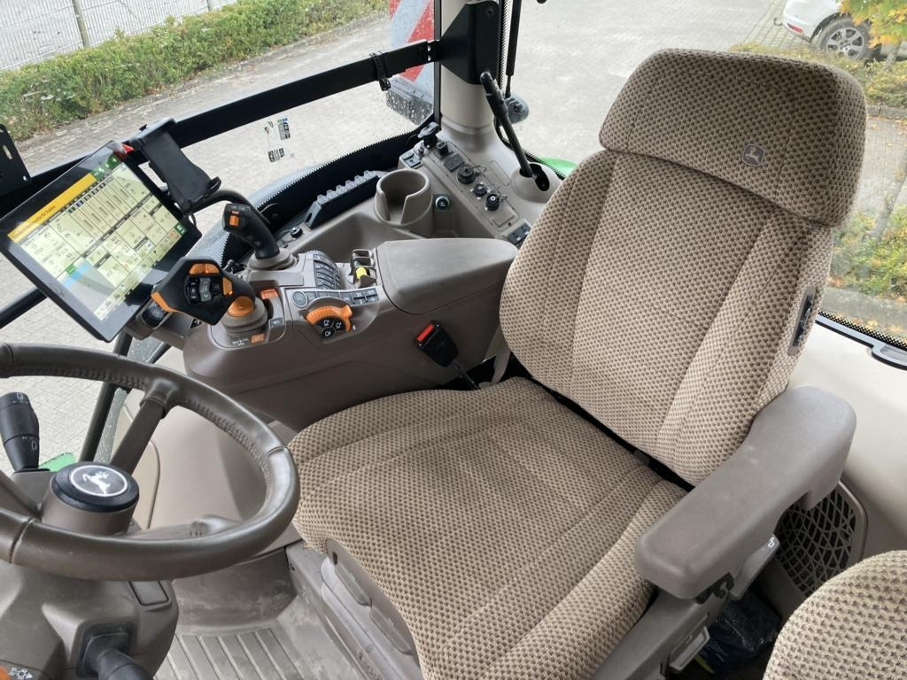 Traktor John Deere 6R250: 10 kép. Traktor John Deere 6R250: 10 kép.