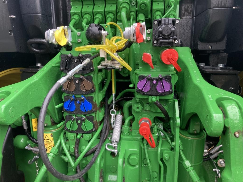 Traktor John Deere 6R250: 20 kép. Traktor John Deere 6R250: 20 kép.