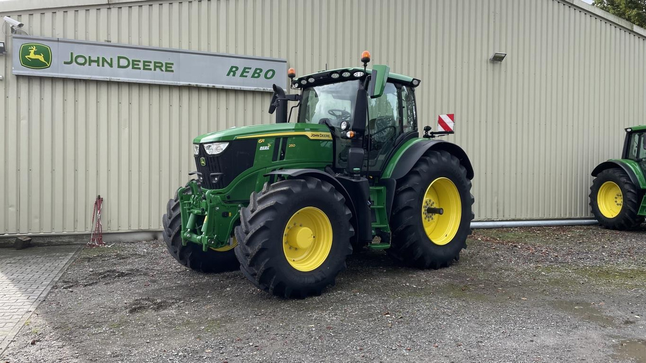 John Deere 6R250 - Traktor: 1 kép. John Deere 6R250 - Traktor: 1 kép.