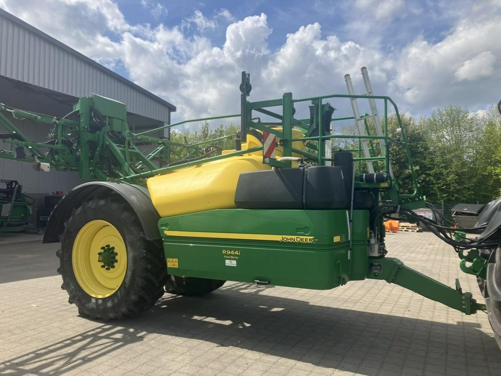 John Deere BASISMASCHINE R944I POWRSPRAY - Vontatott permetezők: 1 kép. John Deere BASISMASCHINE R944I POWRSPRAY - Vontatott permetezők: 1 kép.