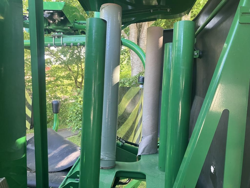 John Deere C441R - Szálastakarmány betakarítás gépei: 4 kép. John Deere C441R - Szálastakarmány betakarítás gépei: 4 kép.