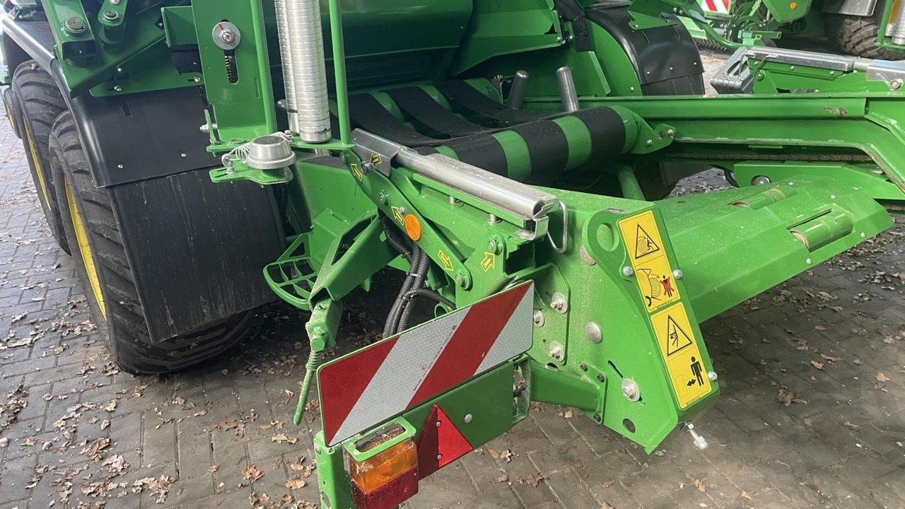 John Deere FESTKAMMER-KOMBIPRESSE C441R - Szálastakarmány betakarítás gépei: 4 kép. John Deere FESTKAMMER-KOMBIPRESSE C441R - Szálastakarmány betakarítás gépei: 4 kép.