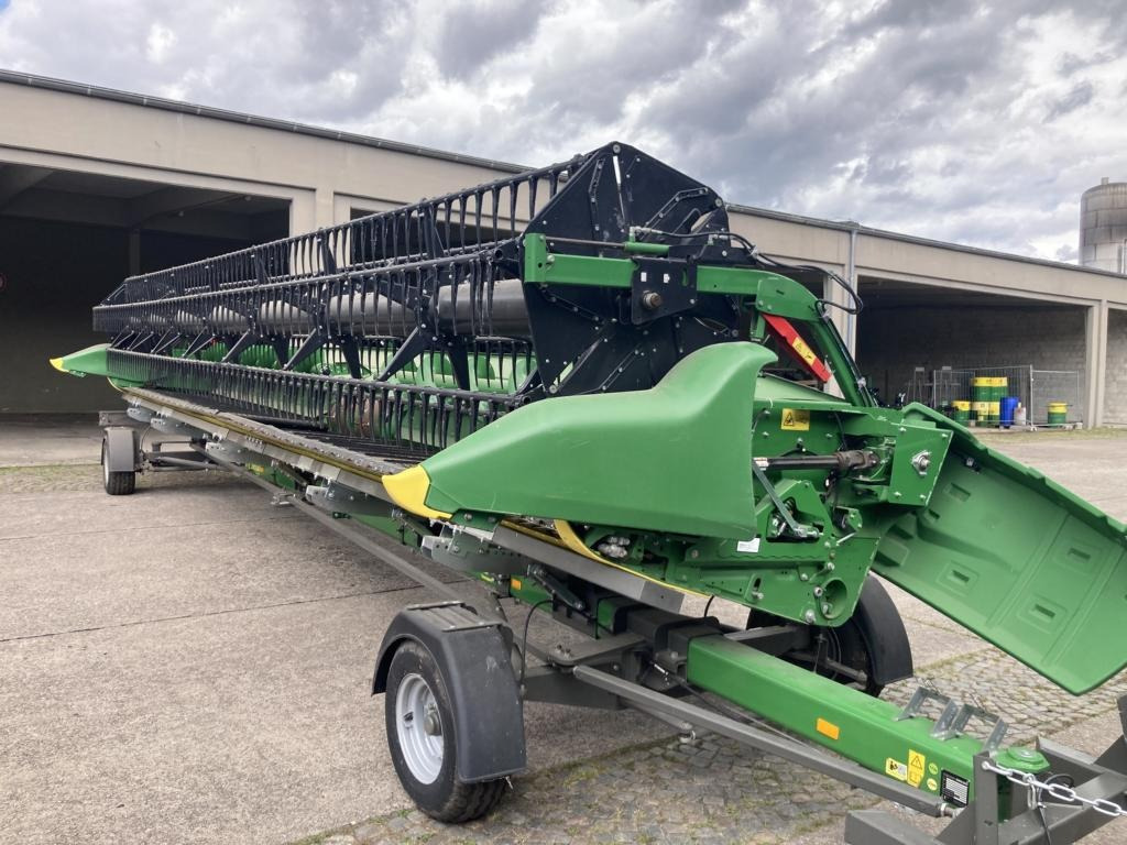 John Deere RD35F - Kombájn: 1 kép. John Deere RD35F - Kombájn: 1 kép.