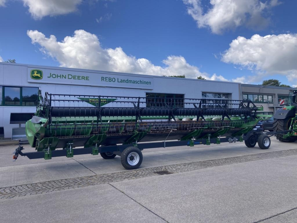 John Deere SCHNEIDWERK 630X - Kombájn: 1 kép. John Deere SCHNEIDWERK 630X - Kombájn: 1 kép.