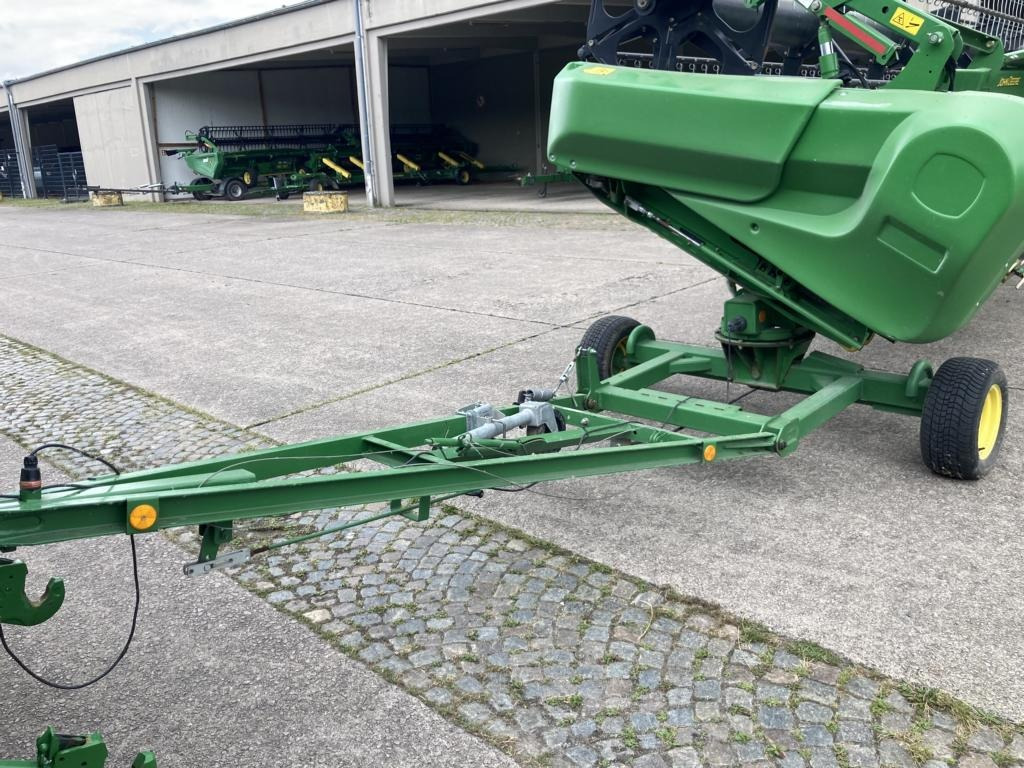 John Deere SCHNEIDWERK 630X - Kombájn: 2 kép. John Deere SCHNEIDWERK 630X - Kombájn: 2 kép.