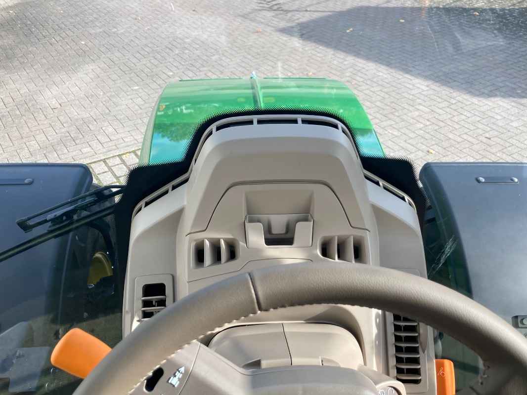 John Deere TRAKTOR 6120M MIT KABINE - Traktor: 3 kép. John Deere TRAKTOR 6120M MIT KABINE - Traktor: 3 kép.