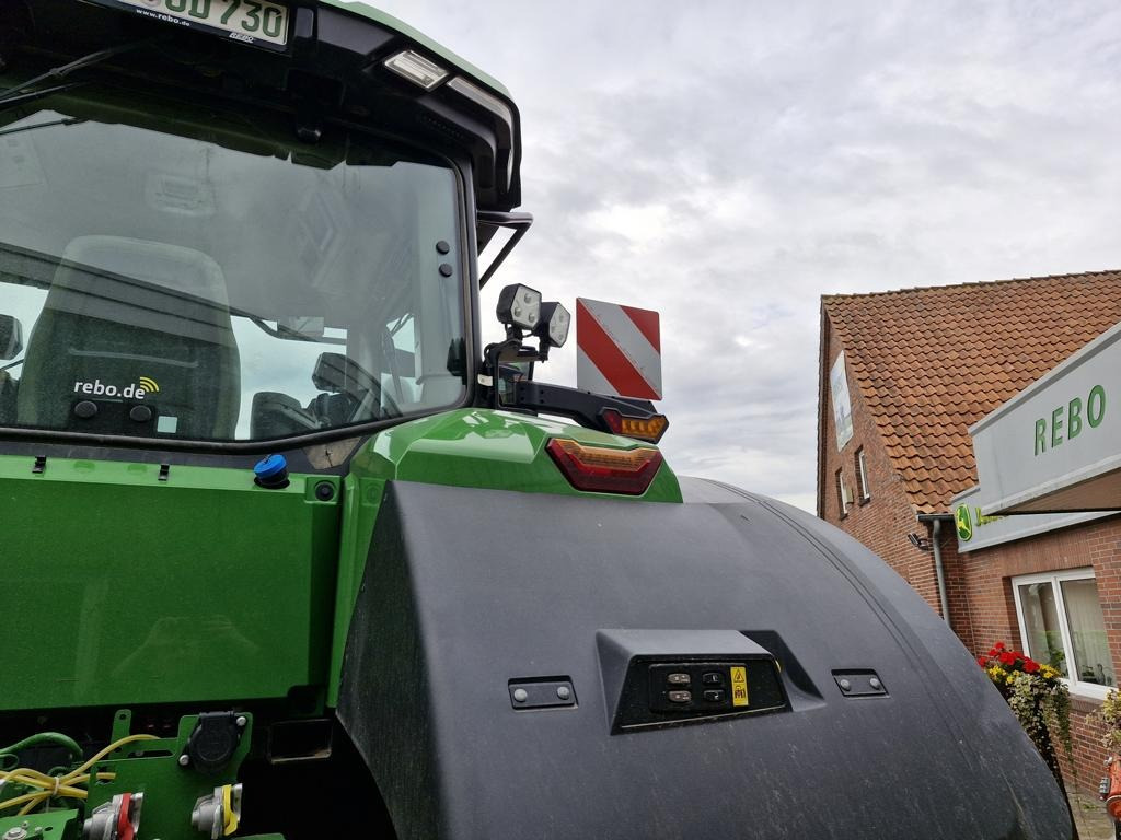John Deere TRAKTOR 7R330 - Traktor: 3 kép. John Deere TRAKTOR 7R330 - Traktor: 3 kép.