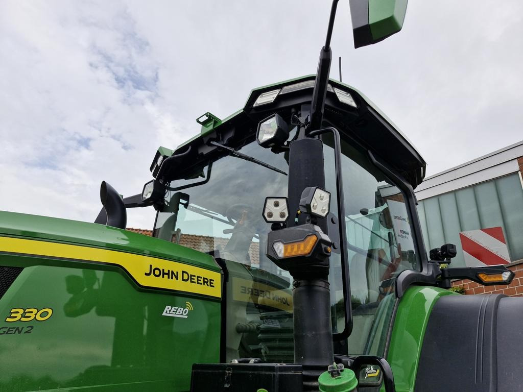 John Deere TRAKTOR 7R330 - Traktor: 4 kép. John Deere TRAKTOR 7R330 - Traktor: 4 kép.