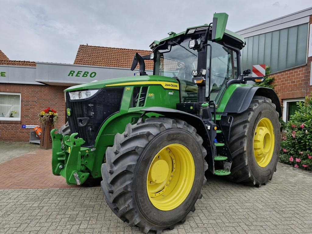John Deere TRAKTOR 7R330 - Traktor: 1 kép. John Deere TRAKTOR 7R330 - Traktor: 1 kép.