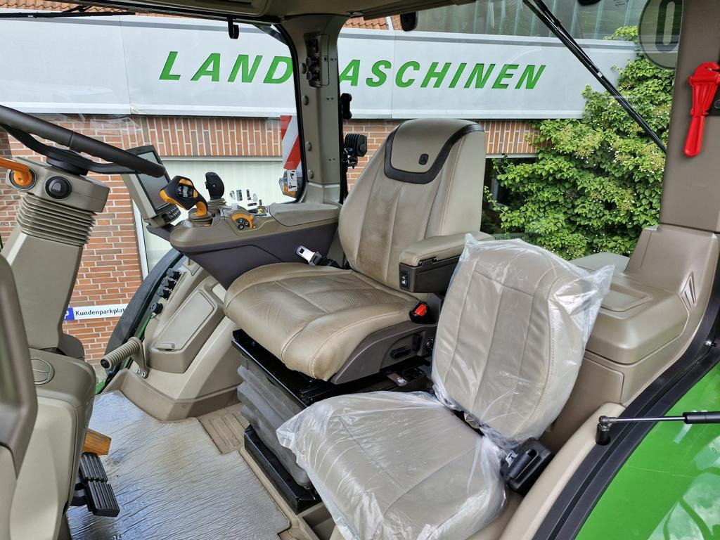 Új Traktor John Deere TRAKTOR 7R330: 17 kép.