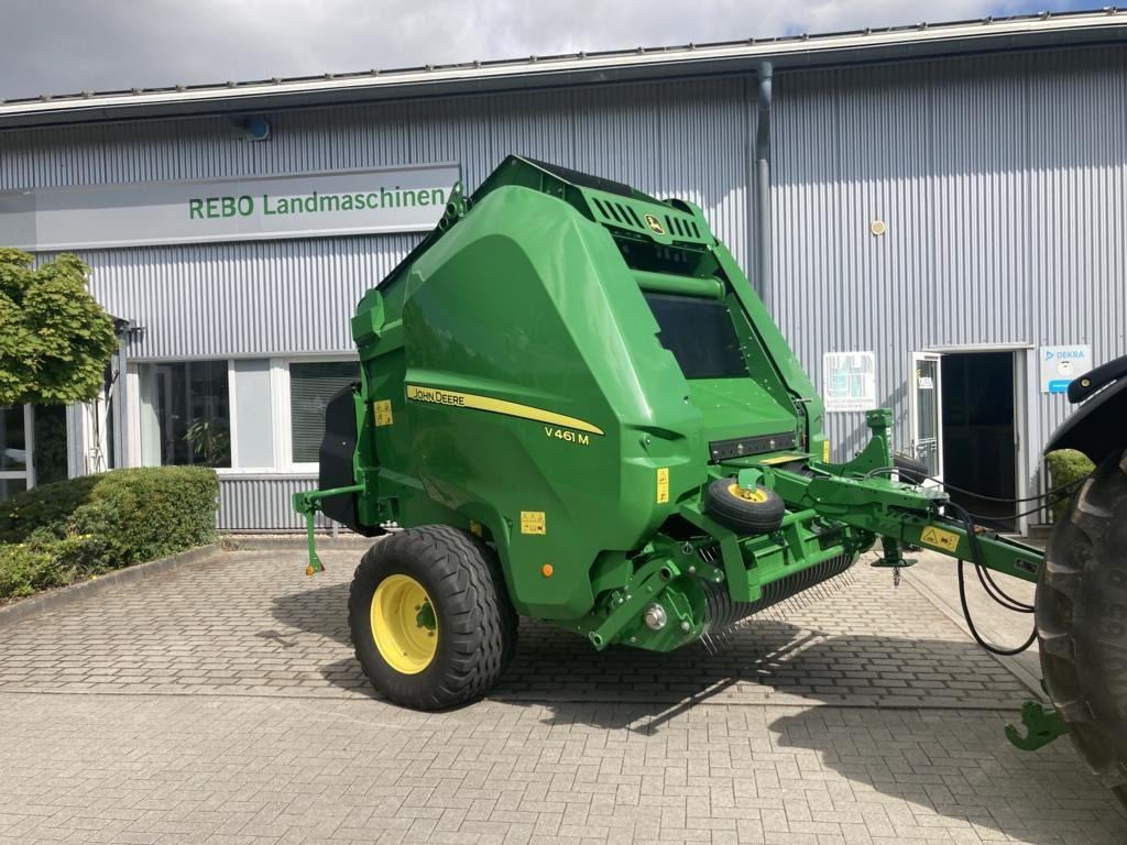 John Deere V461M - Bálacsomagoló: 1 kép. John Deere V461M - Bálacsomagoló: 1 kép.