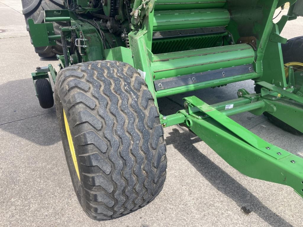 John Deere V461M - Bálacsomagoló: 5 kép. John Deere V461M - Bálacsomagoló: 5 kép.