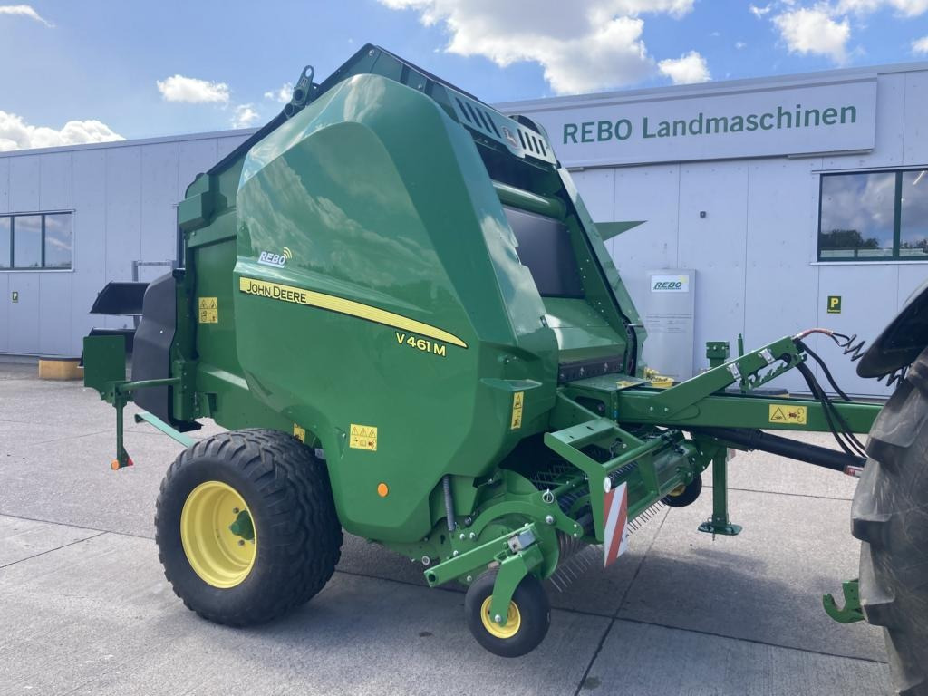 John Deere V461M - Bálacsomagoló: 1 kép. John Deere V461M - Bálacsomagoló: 1 kép.