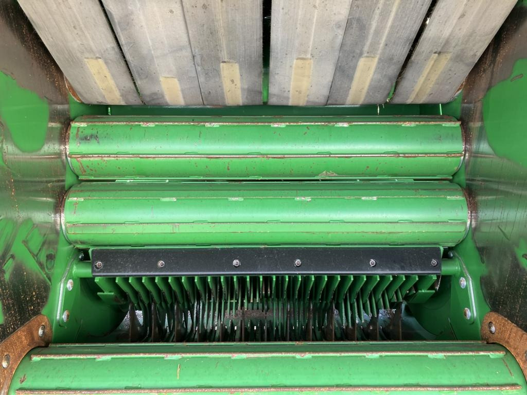 John Deere V461M - PAKET FÜR RUNDBALLENPR - Bálacsomagoló: 4 kép. John Deere V461M - PAKET FÜR RUNDBALLENPR - Bálacsomagoló: 4 kép.