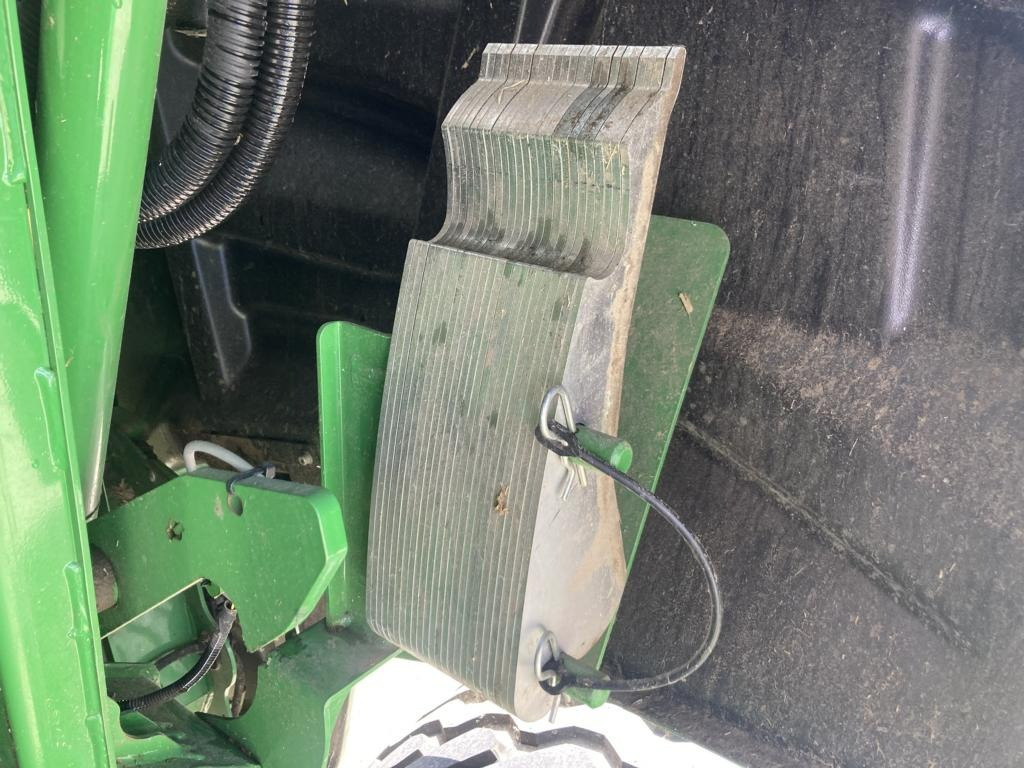 John Deere V461M - PAKET FÜR RUNDBALLENPR - Bálacsomagoló: 3 kép. John Deere V461M - PAKET FÜR RUNDBALLENPR - Bálacsomagoló: 3 kép.