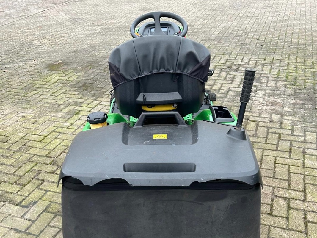 John Deere X305R RASENTRAKTOR (MY11) - Fűkasza: 5 kép. John Deere X305R RASENTRAKTOR (MY11) - Fűkasza: 5 kép.