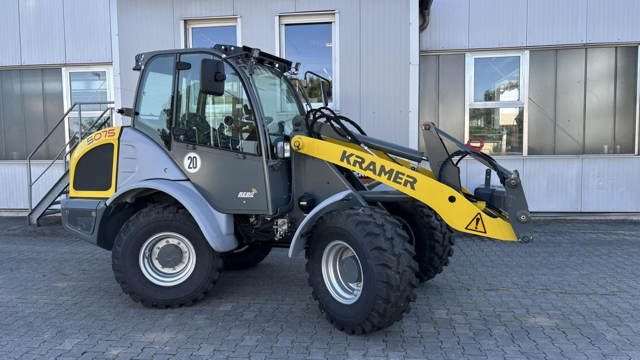 Kramer 5075 - Gumikerekes homlokrakodó: 1 kép. Kramer 5075 - Gumikerekes homlokrakodó: 1 kép.