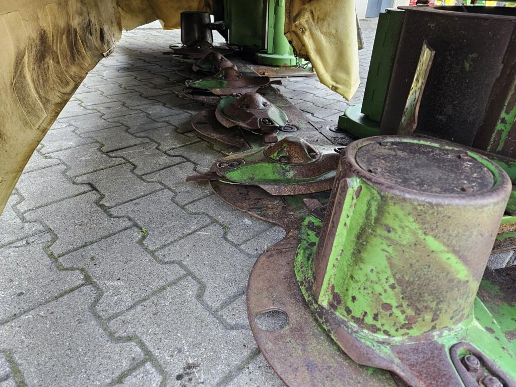Krone EasyCut 32 - Fűkasza: 2 kép. Krone EasyCut 32 - Fűkasza: 2 kép.