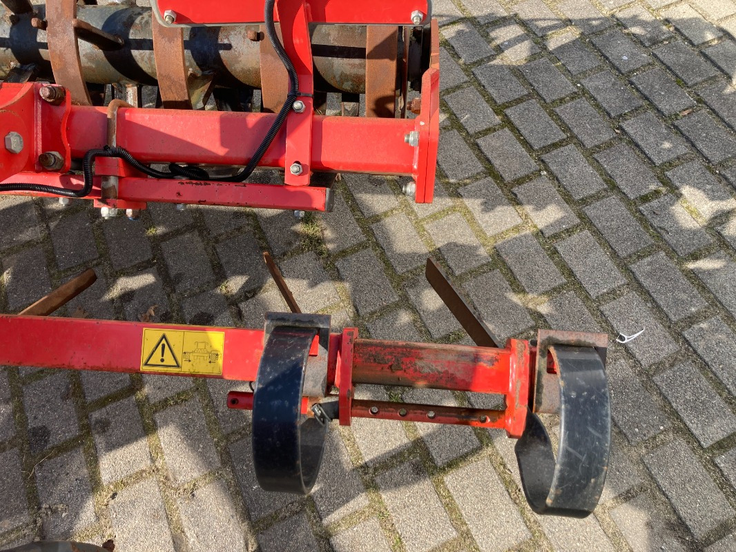 Kverneland TURBO 3000 - Kultivátor: 3 kép. Kverneland TURBO 3000 - Kultivátor: 3 kép.