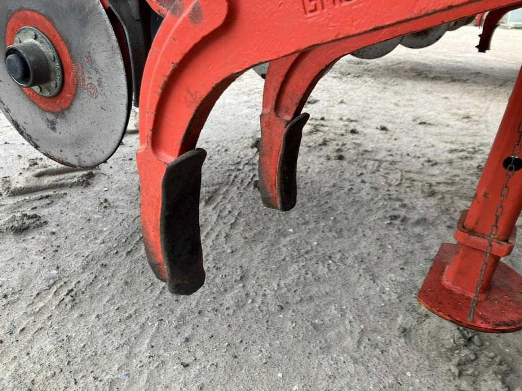 Maschio Gaspardo 8-RH - Szemenkénti vetőgép: 3 kép. Maschio Gaspardo 8-RH - Szemenkénti vetőgép: 3 kép.