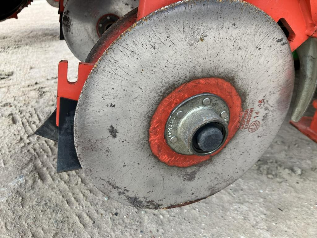 Maschio Gaspardo 8-RH - Szemenkénti vetőgép: 5 kép. Maschio Gaspardo 8-RH - Szemenkénti vetőgép: 5 kép.