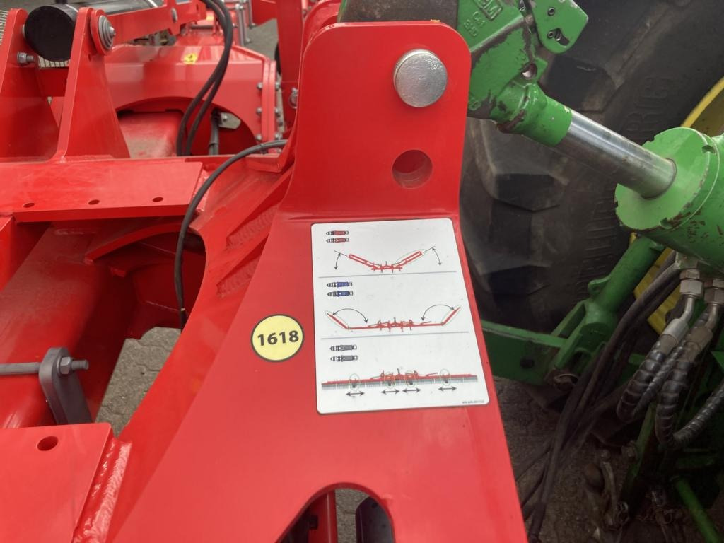 Pöttinger ROTOCARE V 12400 - Tárcsás borona: 5 kép. Pöttinger ROTOCARE V 12400 - Tárcsás borona: 5 kép.